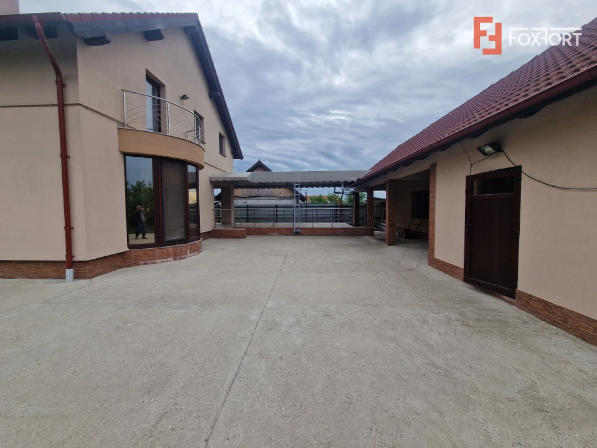 Casa individuala de vanzare cu 5 camere si teren de 2543 mp - Izvin - 6