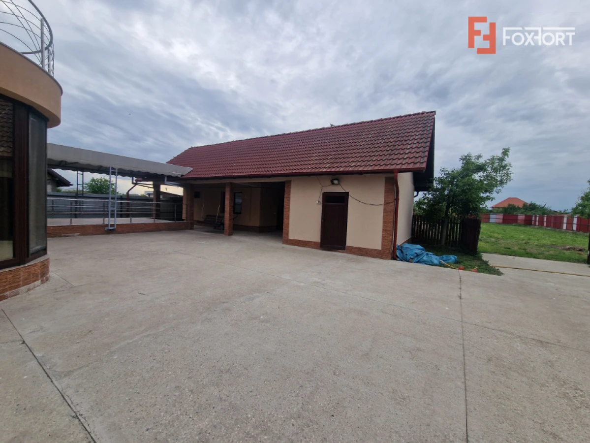 Casa individuala de vanzare cu 5 camere si teren de 2543 mp - Izvin - 5