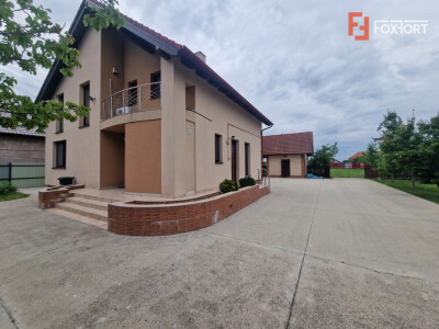Casa individuala de vanzare cu 5 camere si teren de 2543 mp - Izvin