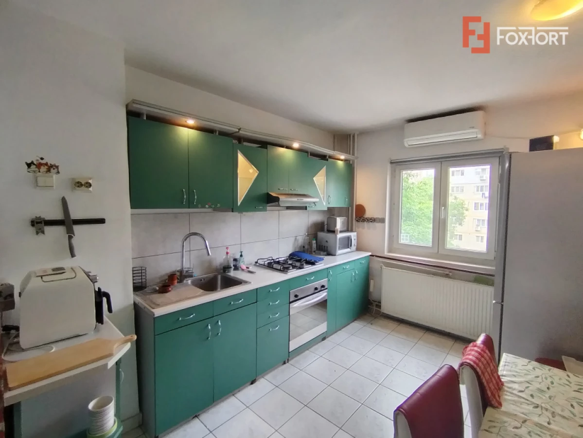 Apartament cu 3 camere de vanzare in zona Soarelui - 1