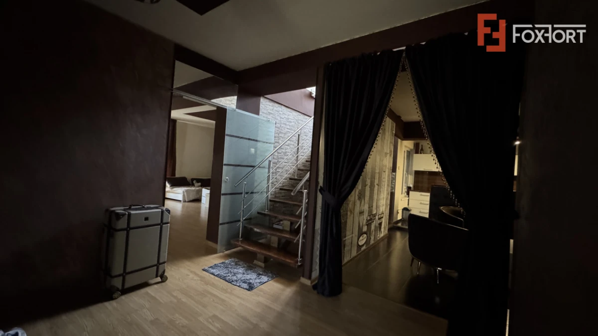 Casa spatioasa cu 7 camere si curte proprie, zona Dambovita - 2