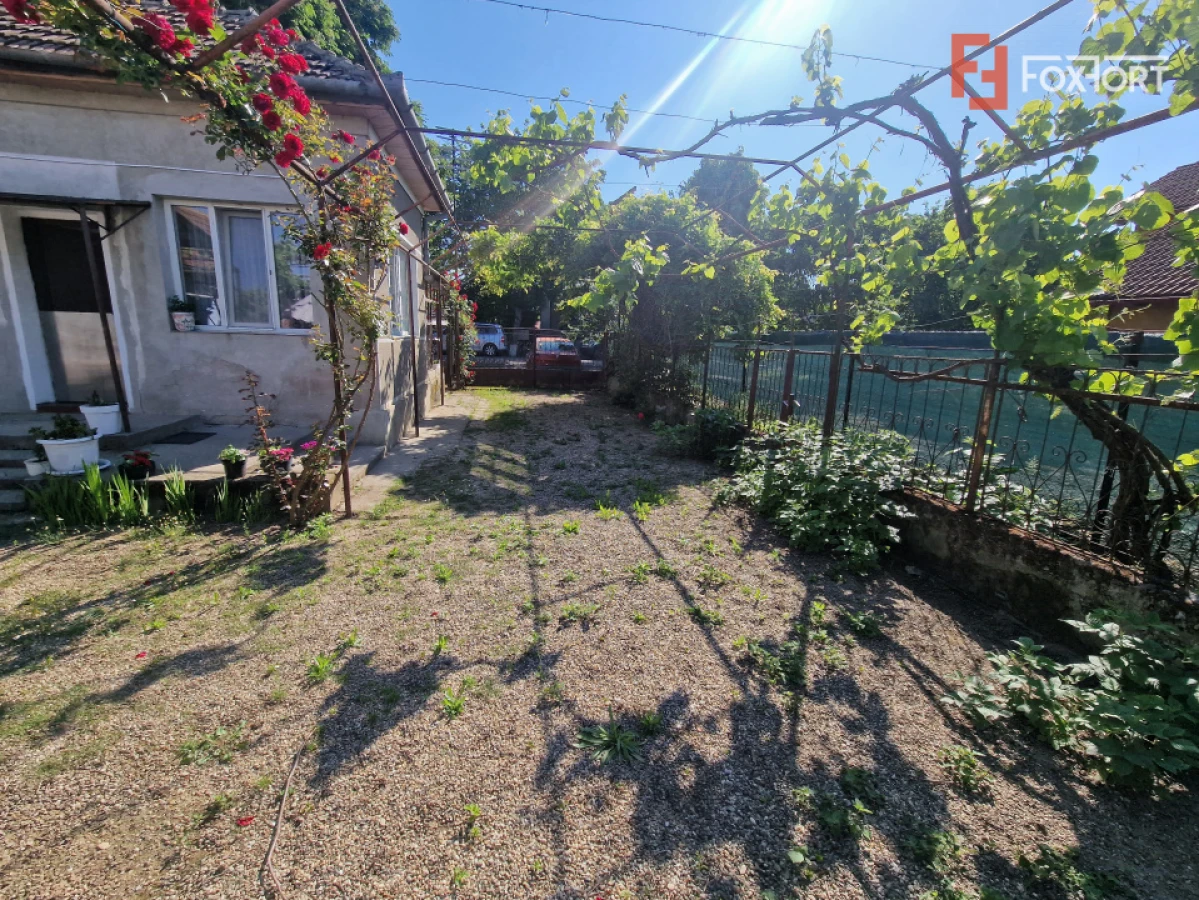Casa individuala cu 3 camere si teren de 647 mp in Mosnita Veche - 1