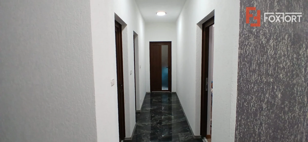 Casa individuala cu 6 camere Parter + 1 Etaj in Comlosu Mare - 10