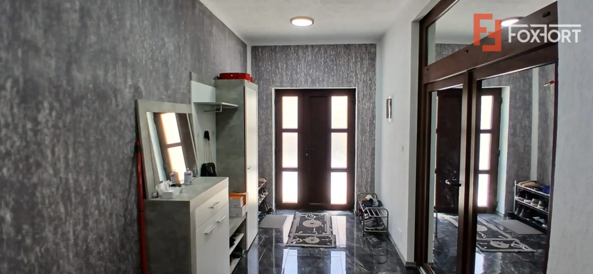 Casa individuala cu 6 camere Parter + 1 Etaj in Comlosu Mare - 9