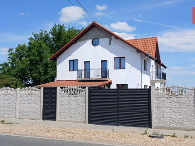 Casa individuala cu 6 camere Parter + 1 Etaj in Comlosu Mare