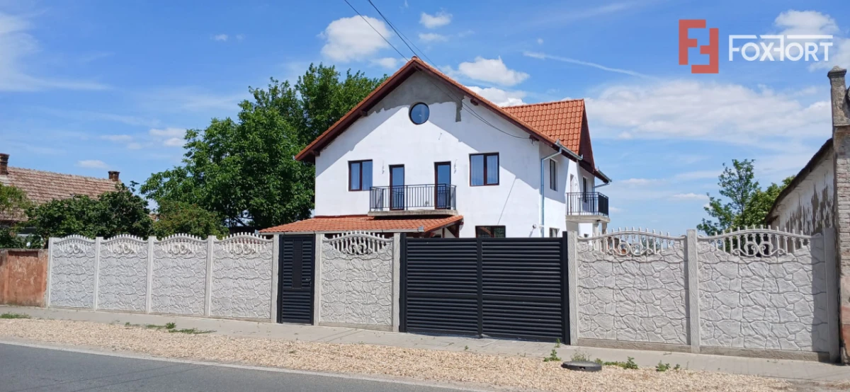 Casa individuala cu 6 camere Parter + 1 Etaj in Comlosu Mare - 1