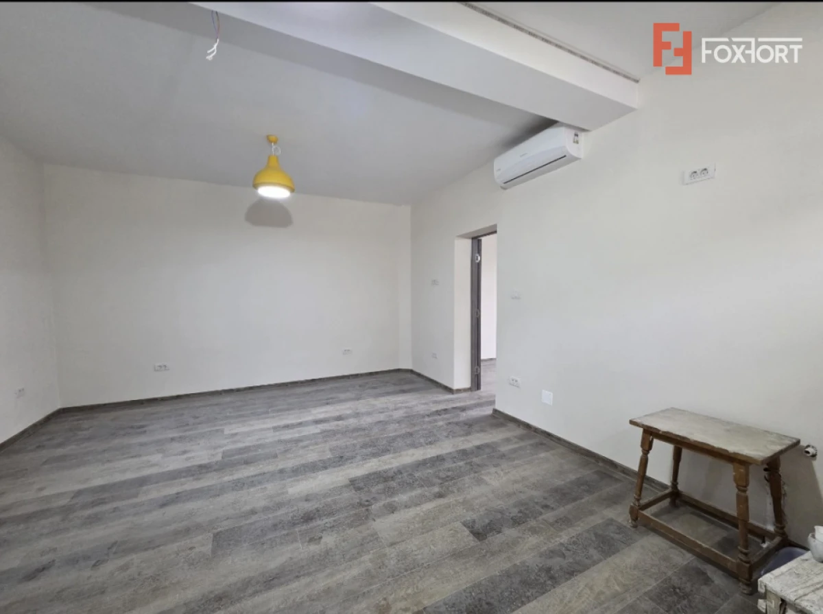Apartament cu 2 camere cu curte proprie de vanzare zona - UTA - 5