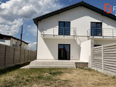 Duplex de vanzare 4 camere, langa Mega Image - Mosnita Noua