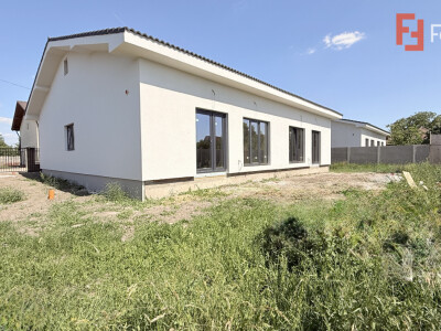 Duplex de vanzare pe parter, 3 camere - Mosnita Veche - Centru