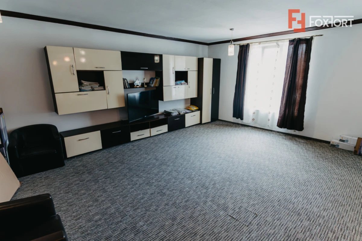Casa individuala cu 8 camere si lac cu pesti, teren 4424 mp - Jebel - 10