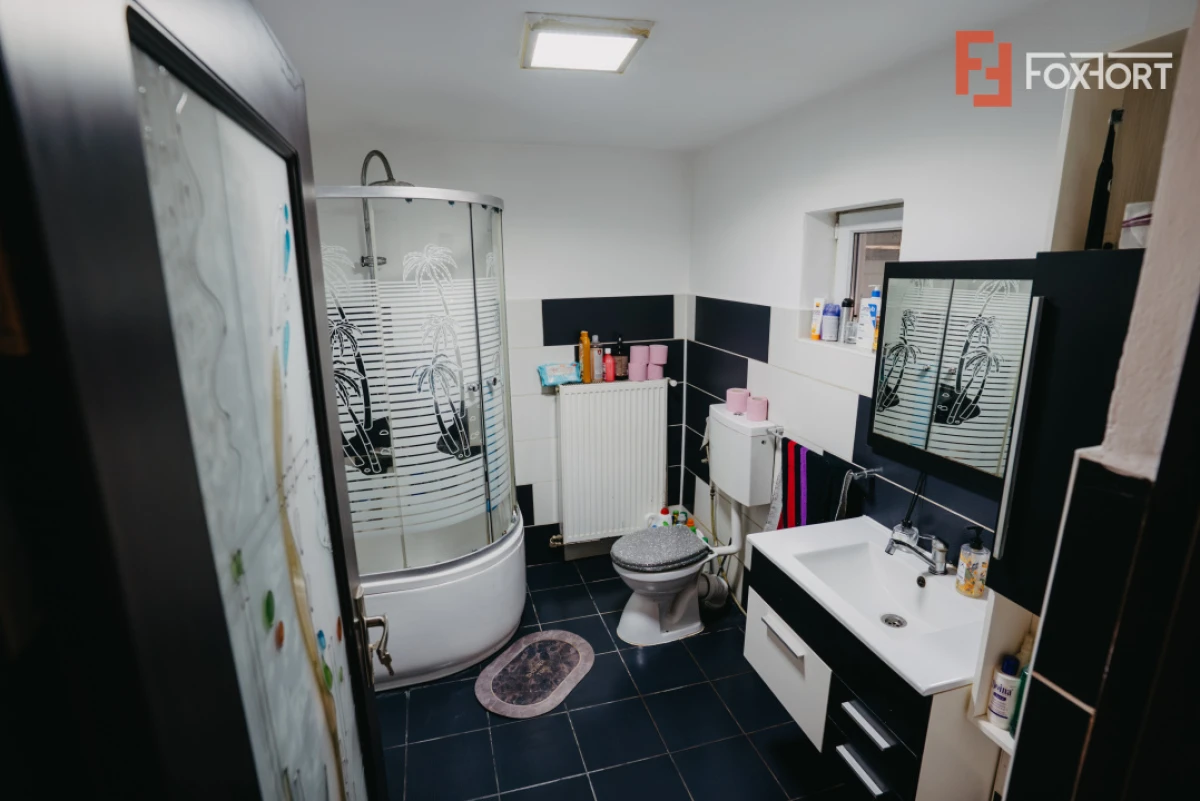 Casa individuala cu 8 camere si lac cu pesti, teren 4424 mp - Jebel - 9