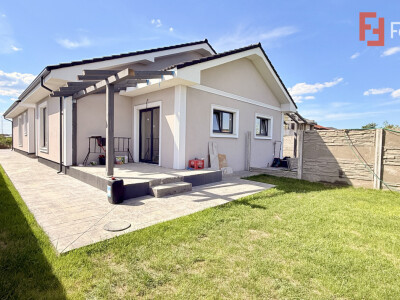 Duplex de vanzare, 3 camere + 2 bai - 96 mp - Mosnita Noua