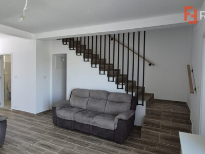 Duplex 4 camere si teren de 300 mp, zona Mosnita Veche - V10028