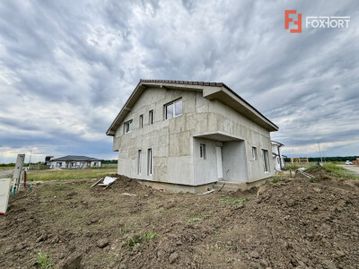 Duplex la cheie cu 3 camere, toate utilitatile - in Mosnita Veche