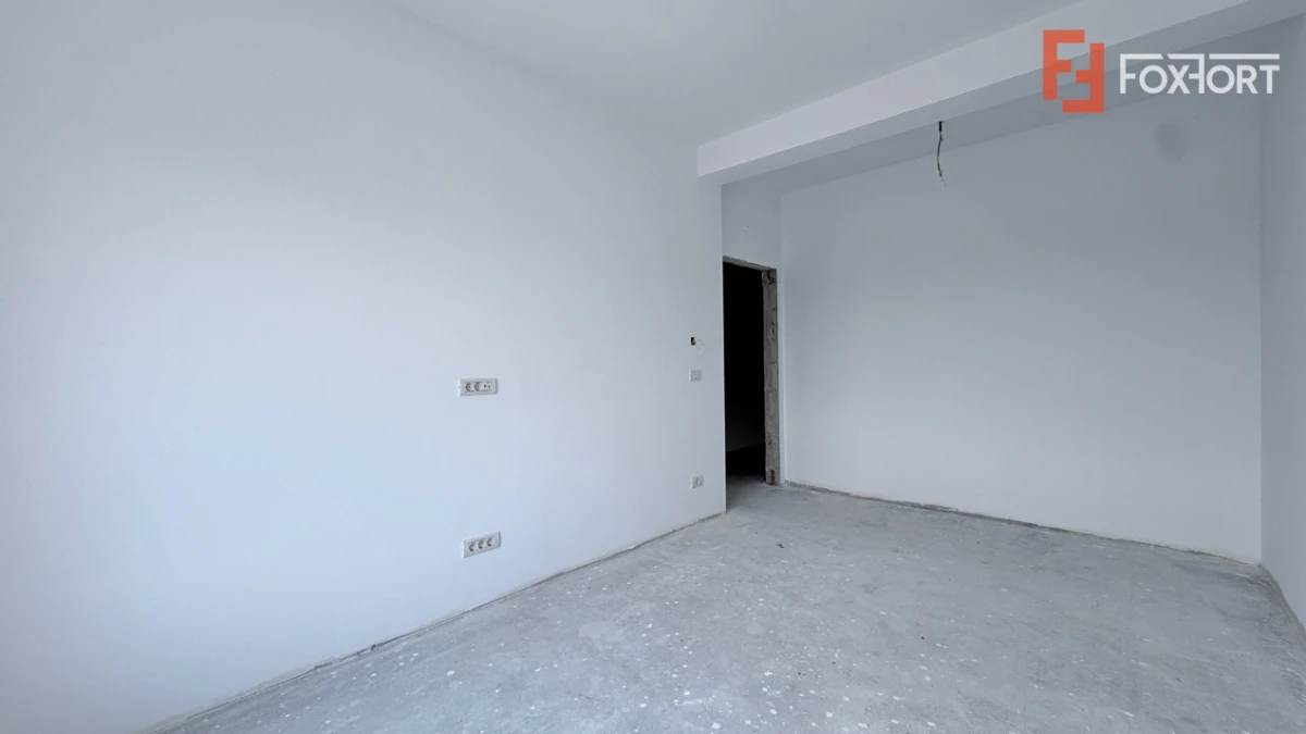 Duplex de vanzare, 5 camere despartit prin garaj - Mosnita Veche - 10