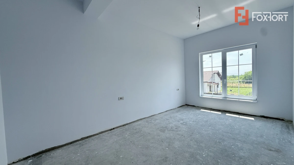 Duplex de vanzare, 5 camere despartit prin garaj - Mosnita Veche - 9