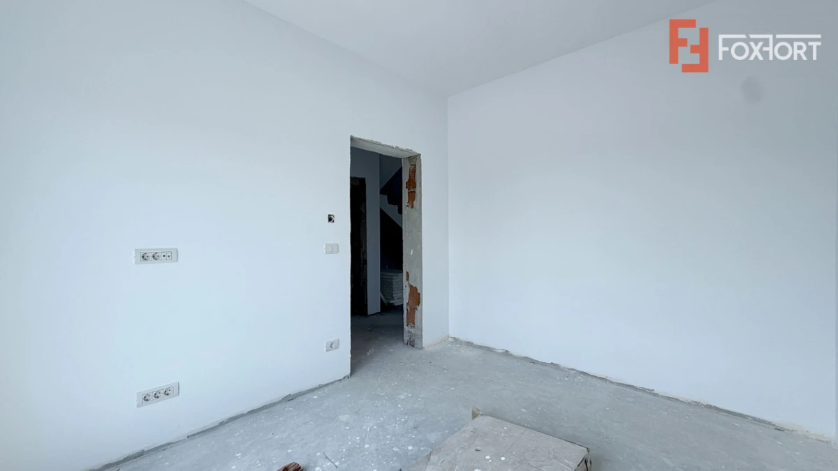 Duplex de vanzare, 5 camere despartit prin garaj - Mosnita Veche - 8