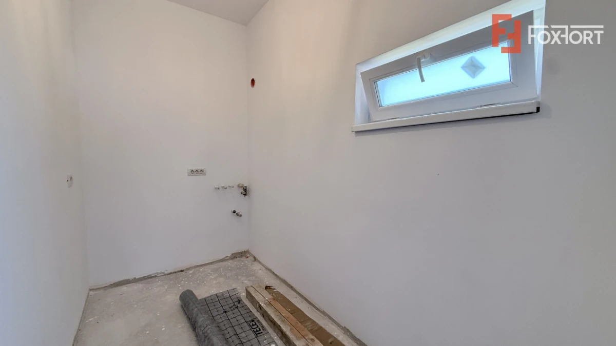 Duplex de vanzare, 5 camere despartit prin garaj - Mosnita Veche - 6