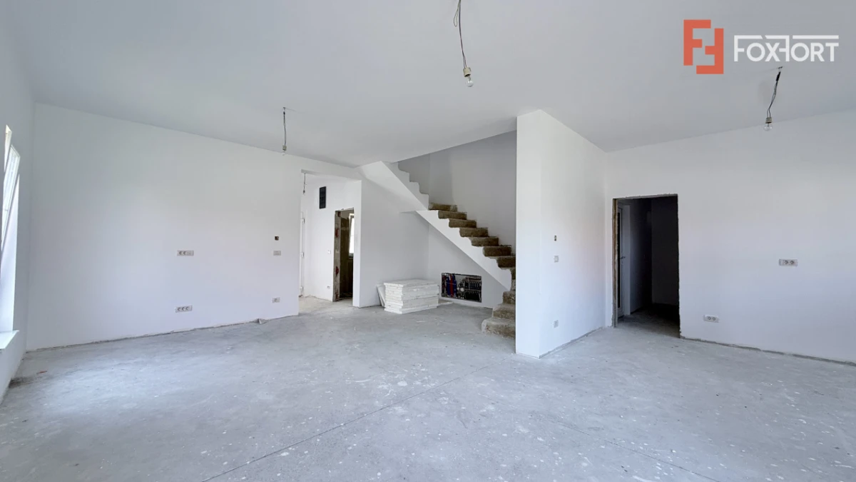 Duplex de vanzare, 5 camere despartit prin garaj - Mosnita Veche - 3