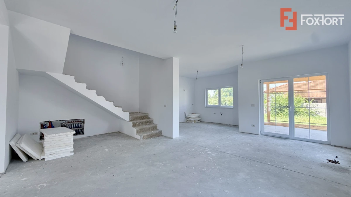 Duplex de vanzare, 5 camere despartit prin garaj - Mosnita Veche - 2