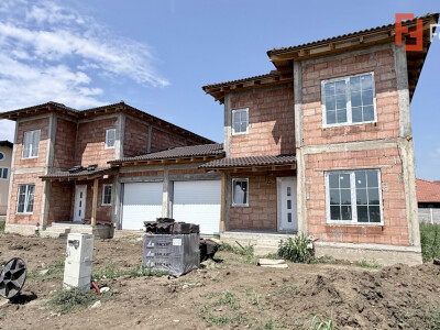 Duplex de vanzare, 5 camere despartit prin garaj - Mosnita Veche