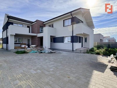 Casa individuala de vanzare, 8 camere + 4 bai - Mosnita Veche