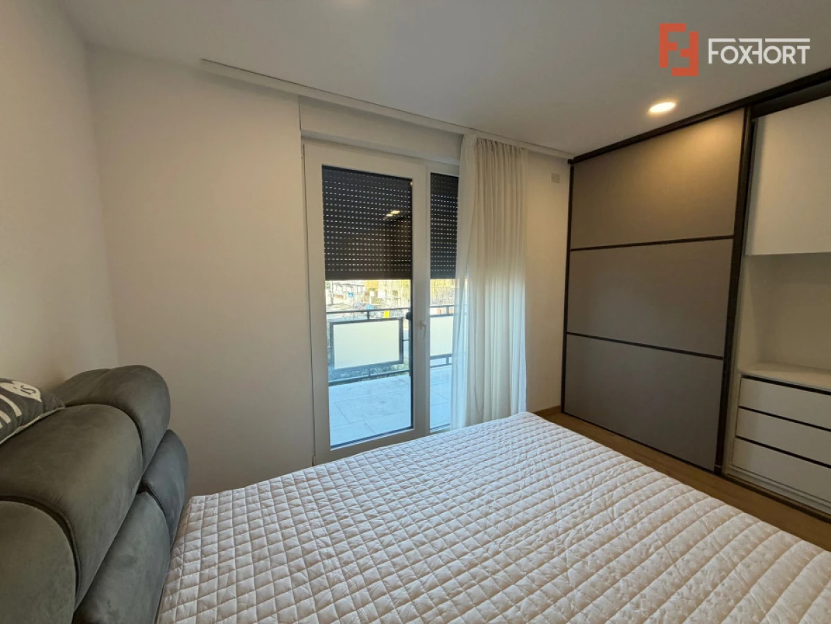 Apartament cu 4 camere dispus pe 3 niveluri - zona Giroc - 10