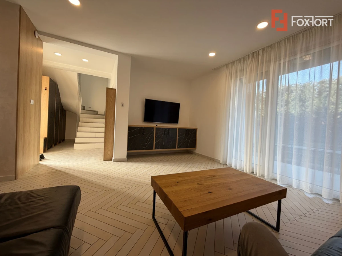 Apartament cu 4 camere dispus pe 3 niveluri - zona Giroc - 6