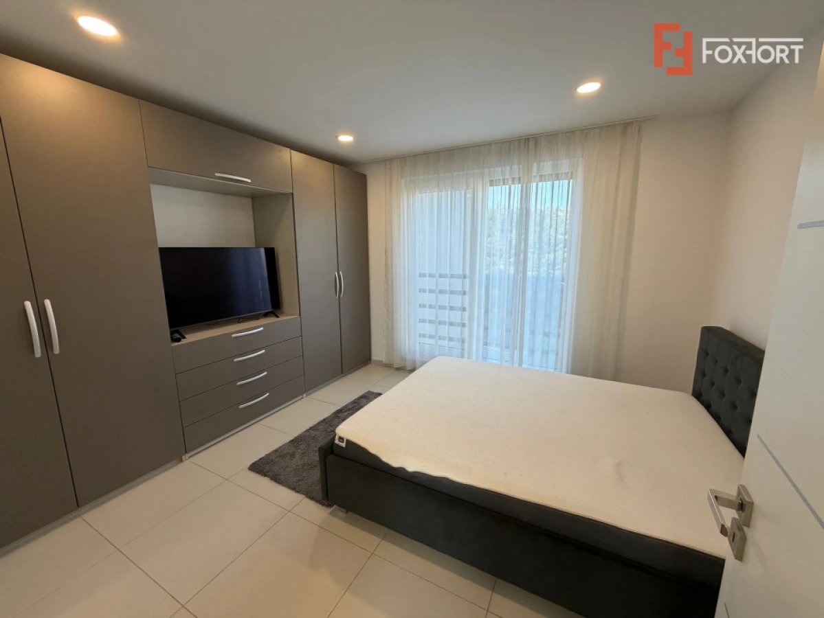Apartament cu 4 camere dispus pe 3 niveluri - zona Giroc - 2