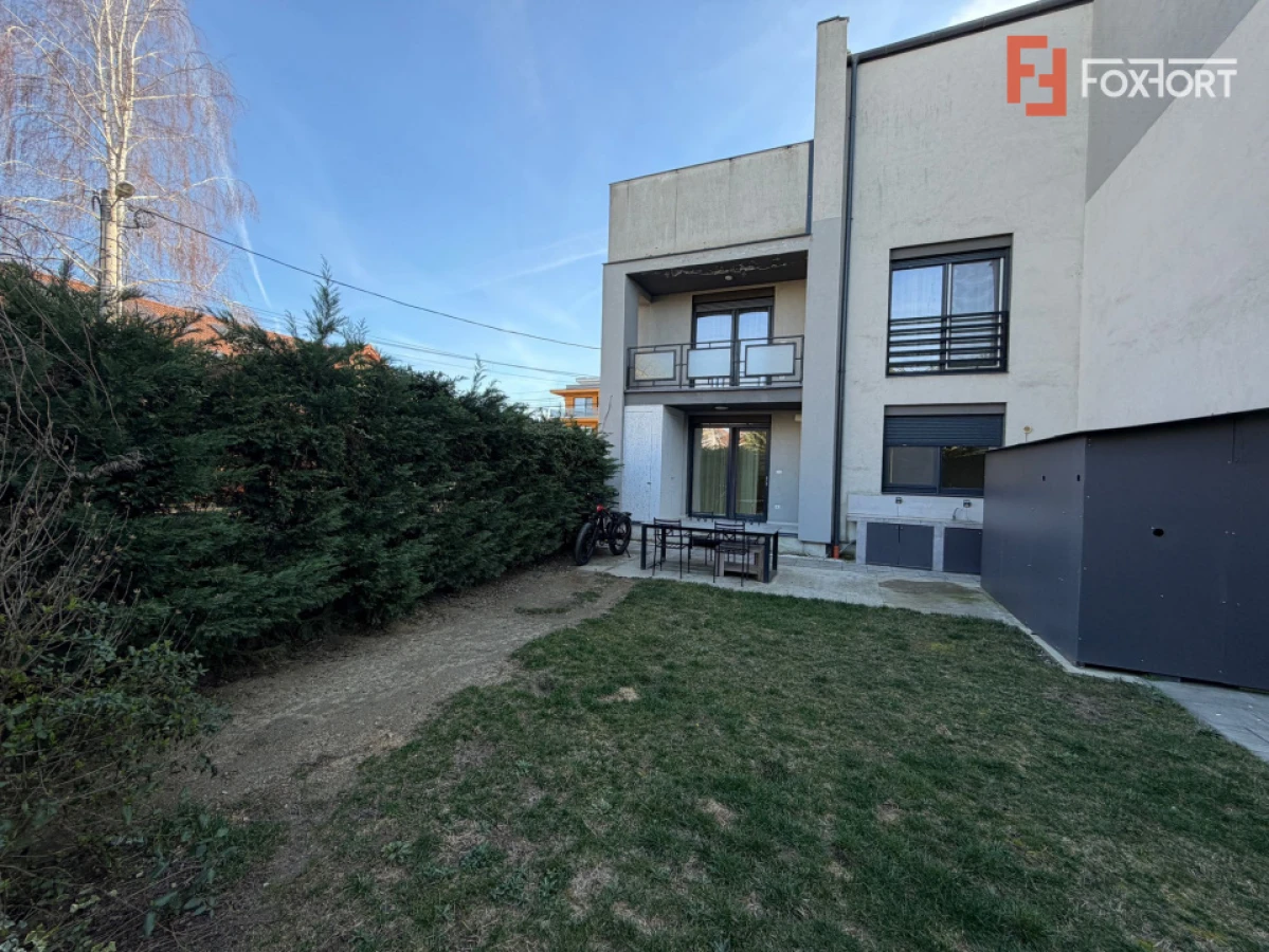 Apartament cu 4 camere dispus pe 3 niveluri - zona Giroc - 1