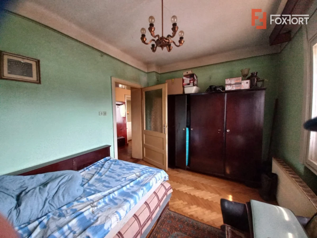Casa individuala cu 5 camere si teren de 337 mp - zona Crisan - 2
