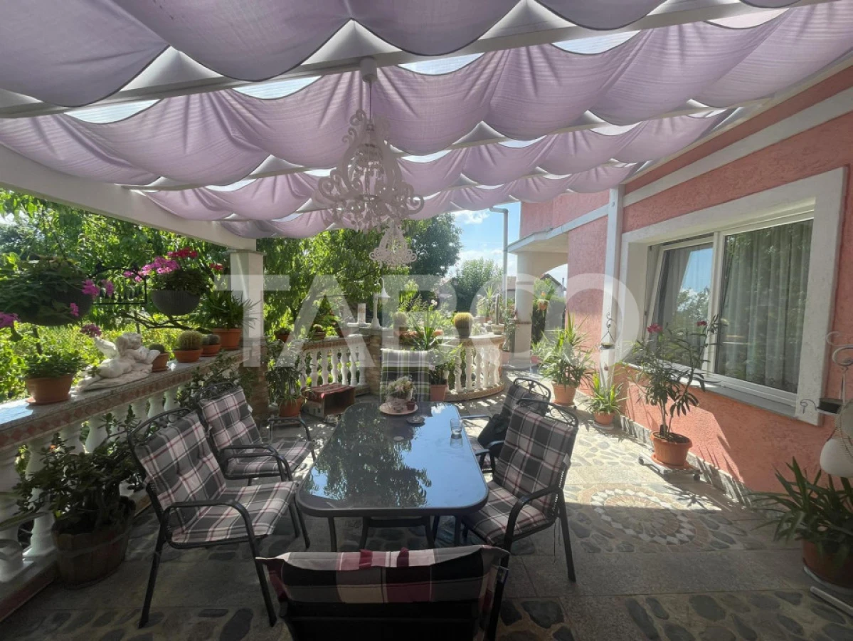 Casa deosebita de vanzare 453 mp utili si curte 528 mp in Avrig - 9