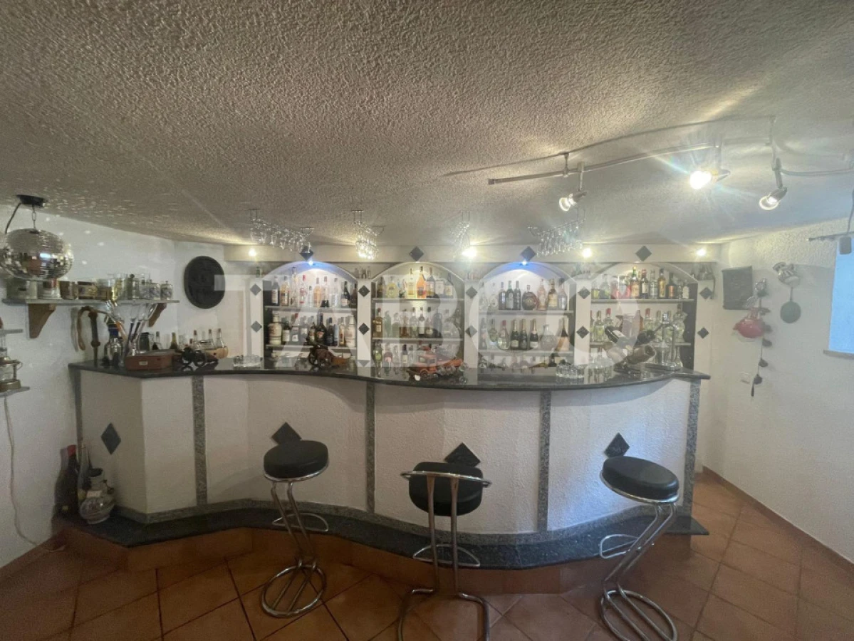 Casa deosebita de vanzare 453 mp utili si curte 528 mp in Avrig - 3