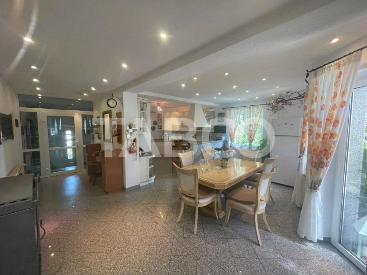 Casa deosebita de vanzare 453 mp utili si curte 528 mp in Avrig - 2