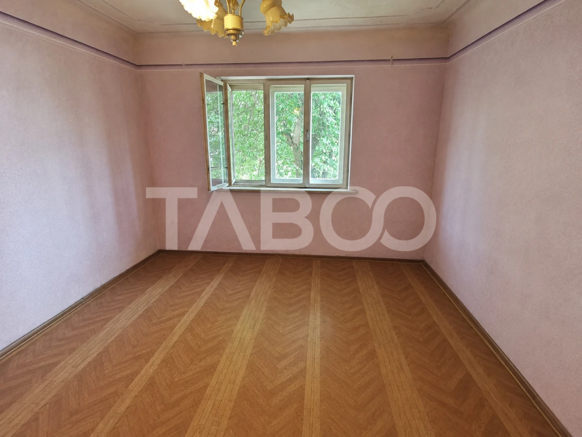 Casa individuala cu 3 camere in zona Lupeni din Sibiu - 2