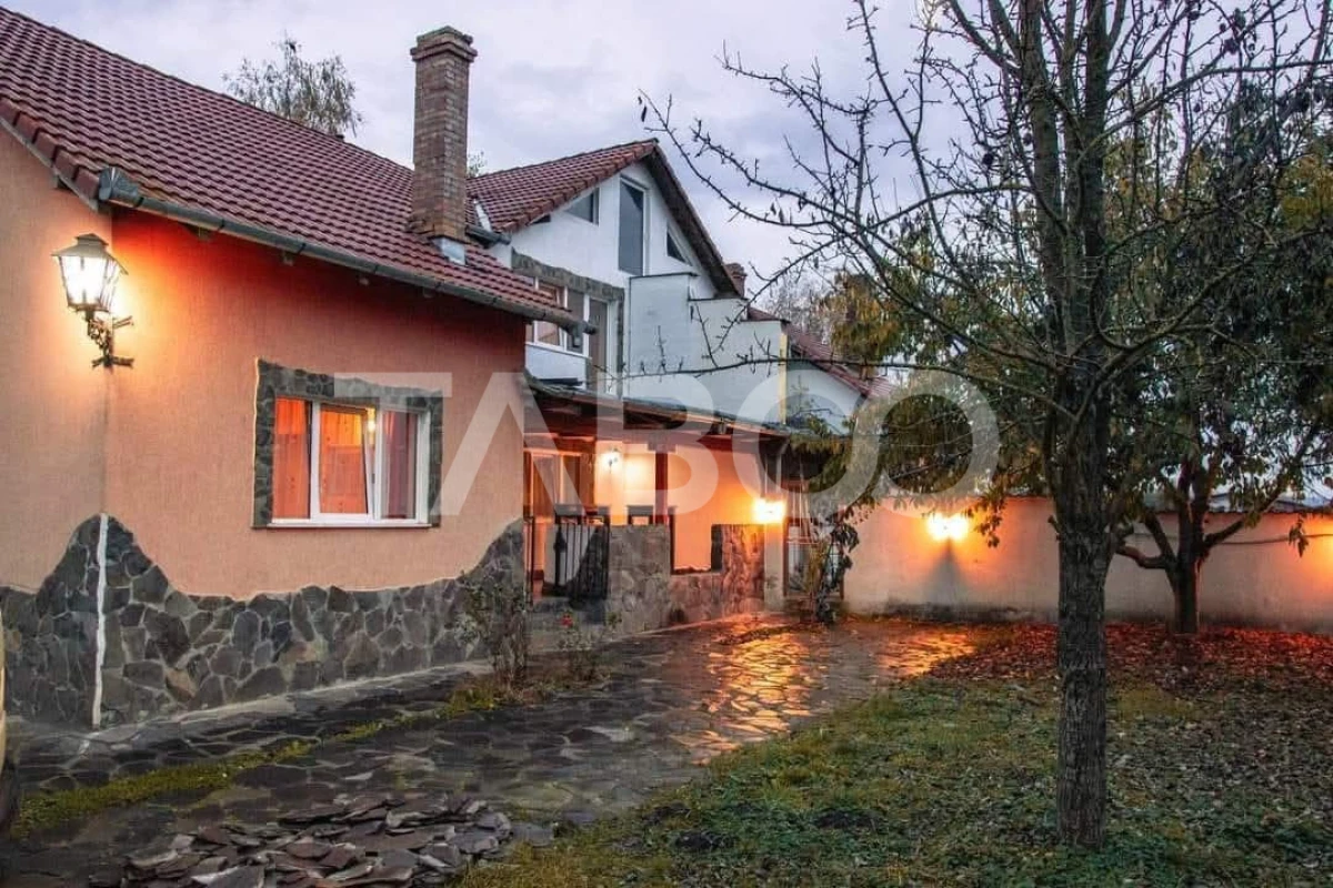 Casa de vanzare la 3 km de Fagaras 160 mp utili 2 terase - 1