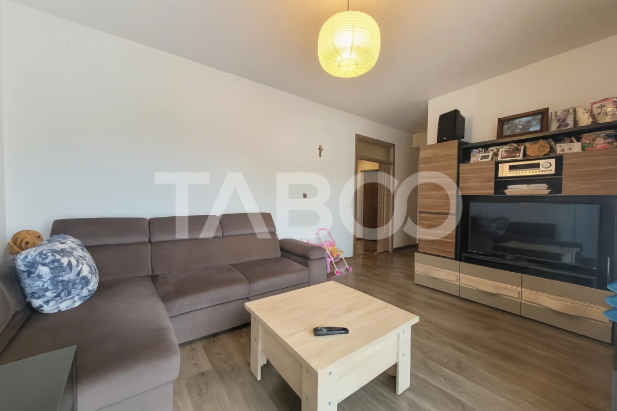 Apartament de vanzare 3 camere 2 bai etaj 1 zona Brana Selimbar - 2
