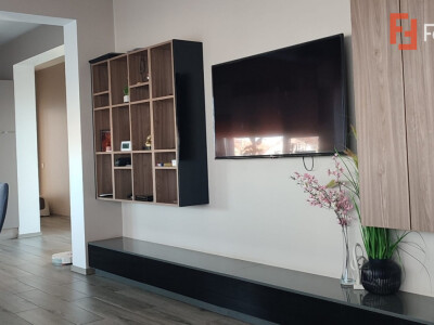 Casa individuala deosebita cu 6 camere in Ghiroda