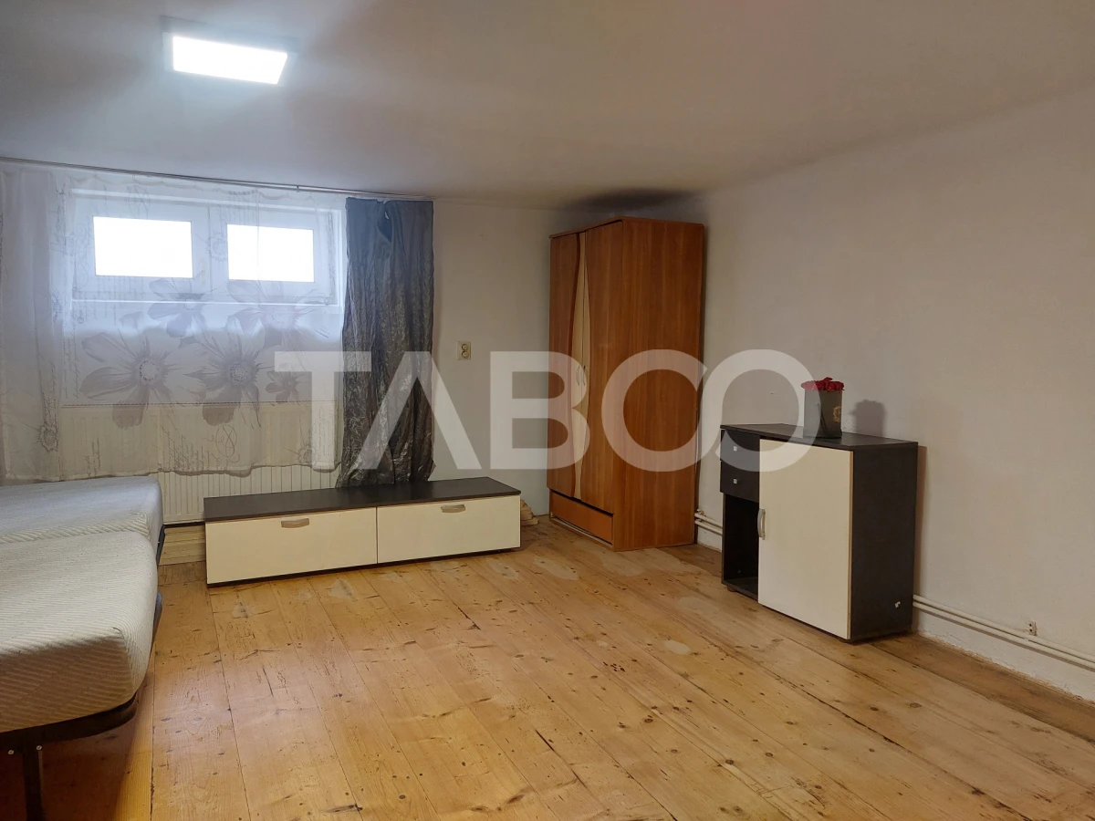Casa mica 3 dormitoare curte mica 60 mp zona Lupeni Sibiu - 7