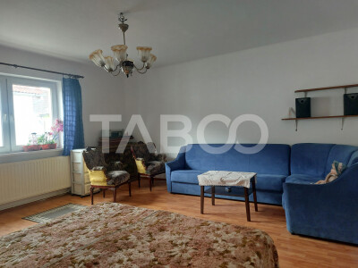 Casa mica 3 dormitoare curte mica 60 mp zona Lupeni Sibiu