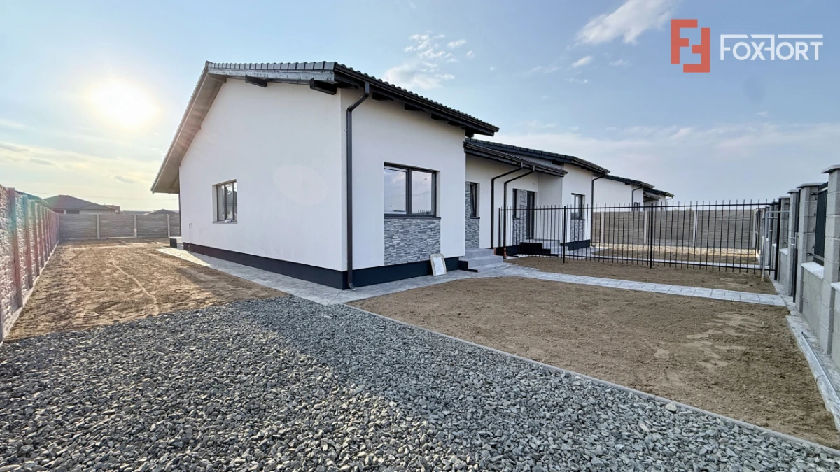 Duplex de vanzare, 3 camere pe parter + pod - Mosnita Veche - 2
