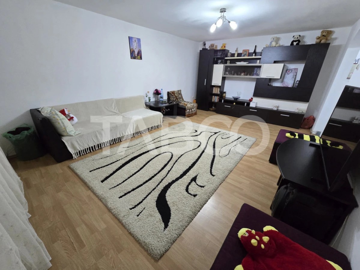 Apartament decomandat de vanzare 59 utili balcon pod zona Dioda Sibiu - 1