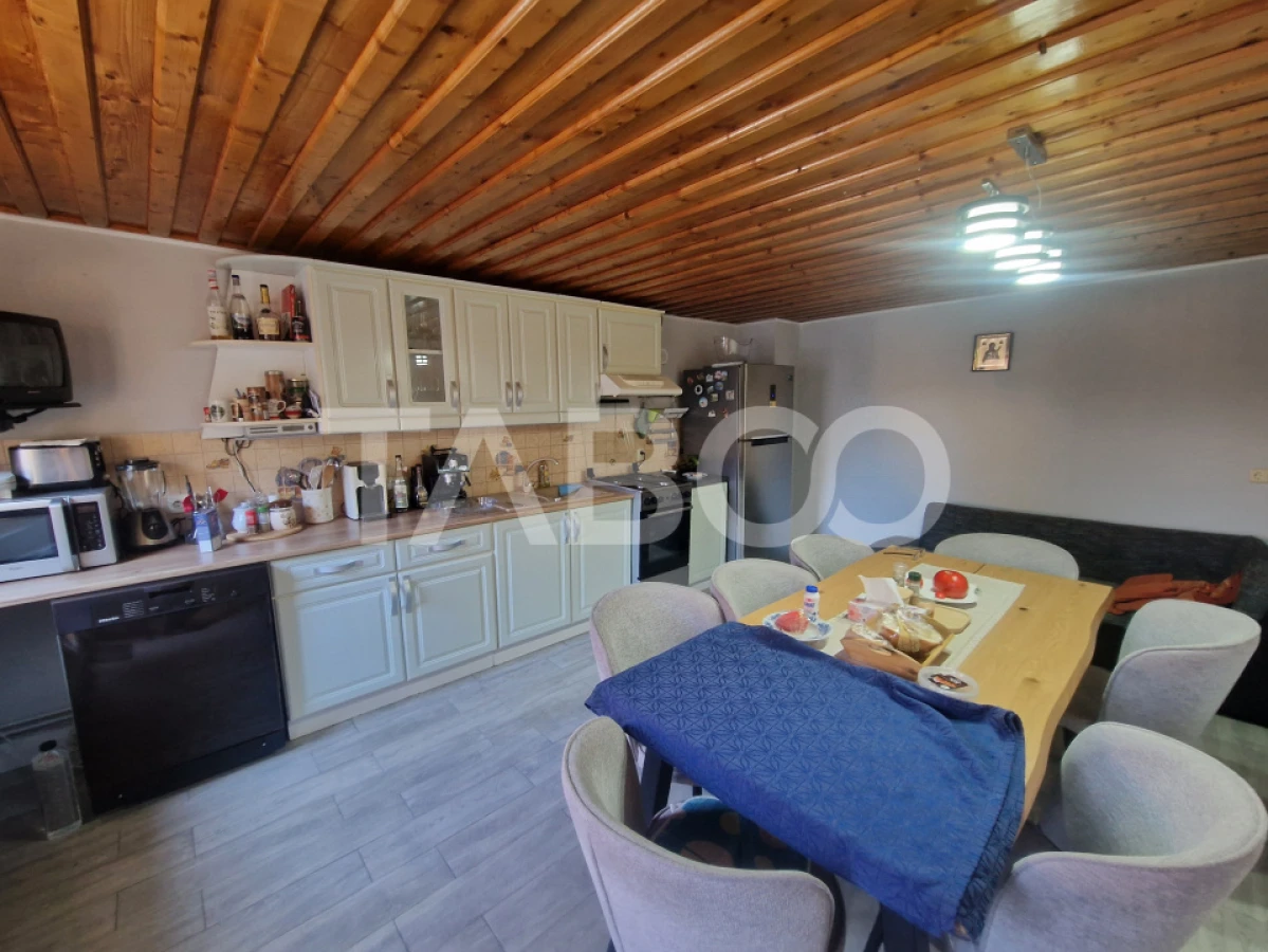 Casa de familie sau retreat montan la doar 10 min de Sibiu in Rasinari - 4