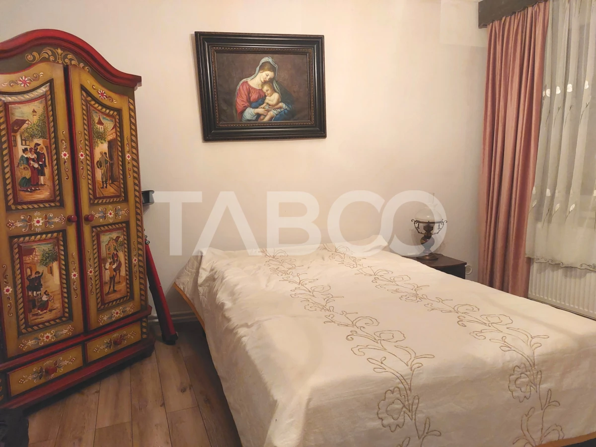 Casa 45 mp 1 dormitor bucatarie baie hol loc parcare in curte Sadu - 7