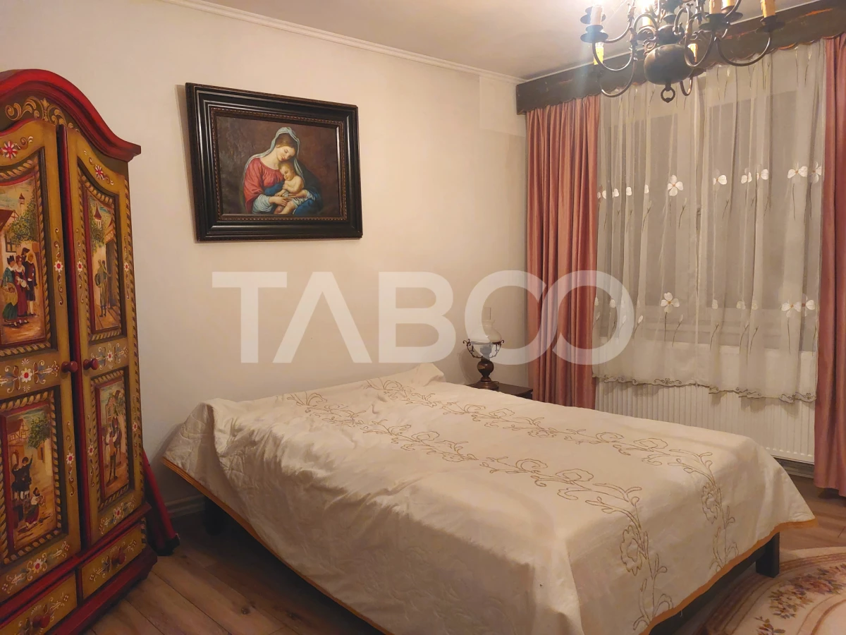 Casa 45 mp 1 dormitor bucatarie baie hol loc parcare in curte Sadu - 6