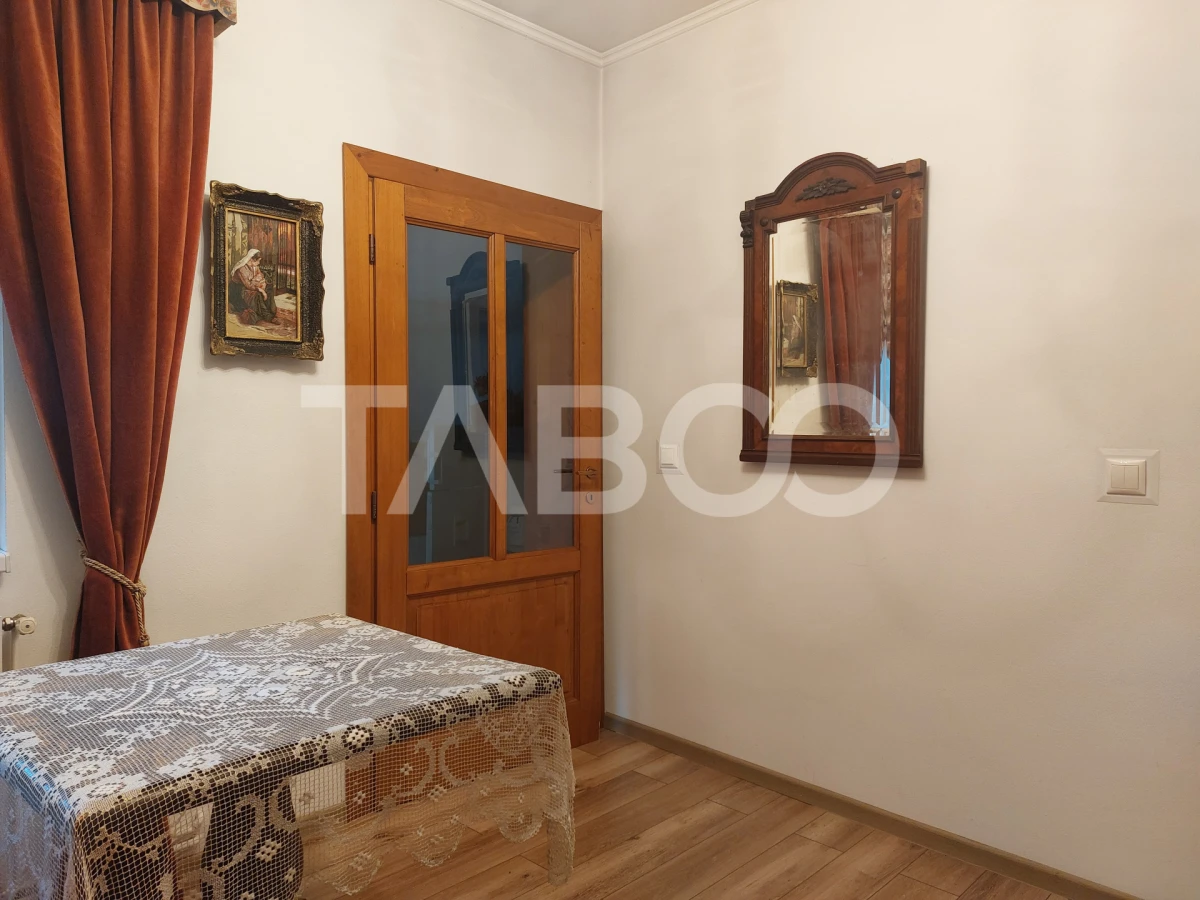 Casa 45 mp 1 dormitor bucatarie baie hol loc parcare in curte Sadu - 4