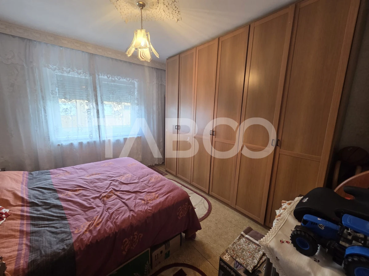 Apartament 3 camere decomandat zona 1 Decembrie 75mp si boxa la subsol - 4
