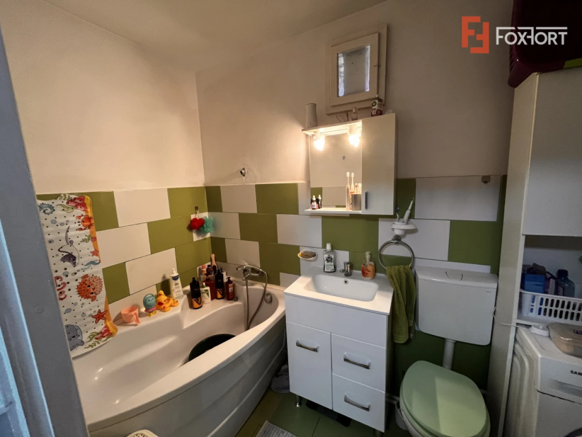Casa individuala cu 3 camere si teren de 1094 mp - Izvin - 10
