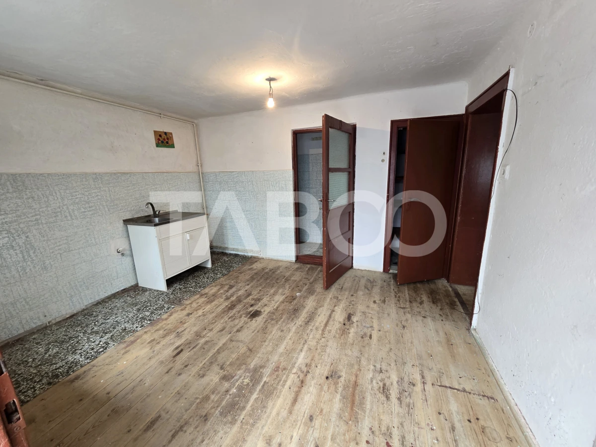 Casa de vanzare teren 412 mp garaj Terezian Sibiu COMISION 0 - 8