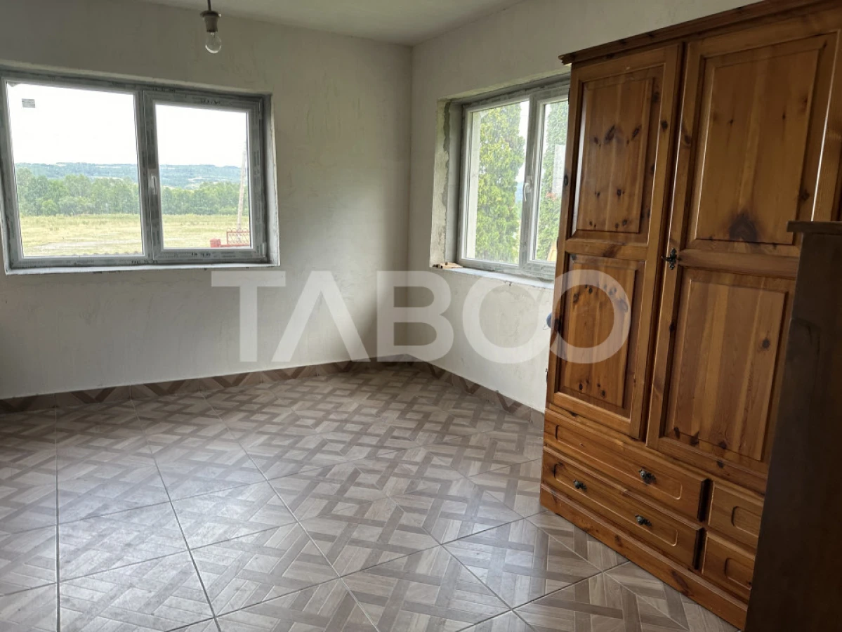 Casa 3 camere 5335 teren liber garaj si anexe in Sinca Veche - 5